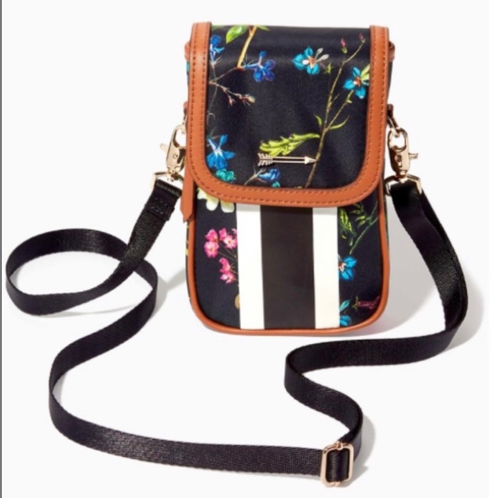 Stella & Dot Getaway Essentials Crossbody - Black Botanical